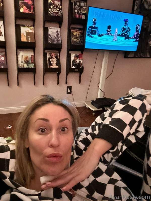 ***About to leave the house to get my pedicure! Contribute, ..