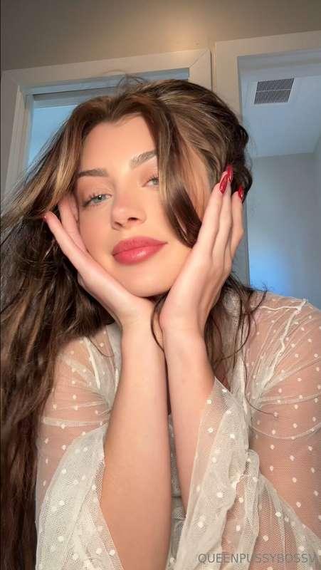 Can I distract you for just a few seconds? 🤭