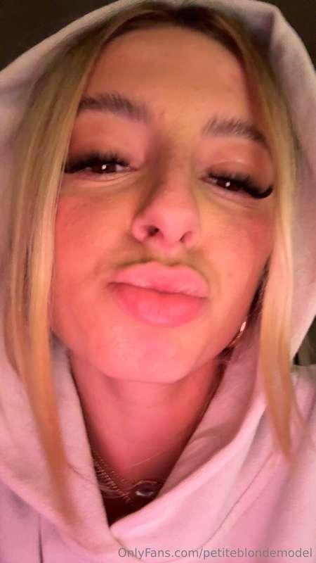 petiteblondemodel image #1