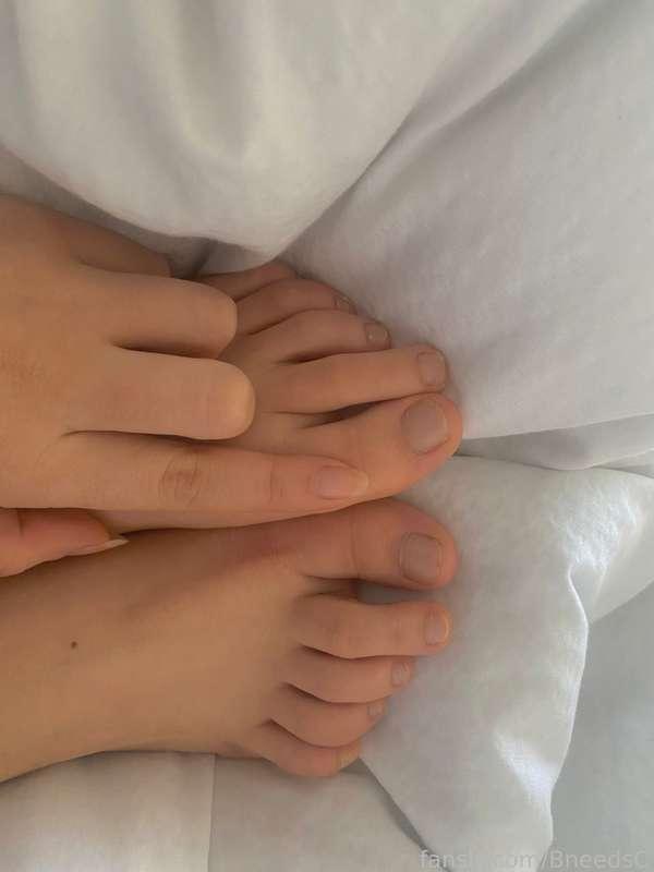 I love making custom feet content…. If you would like some special videos, message me ❤️❤️