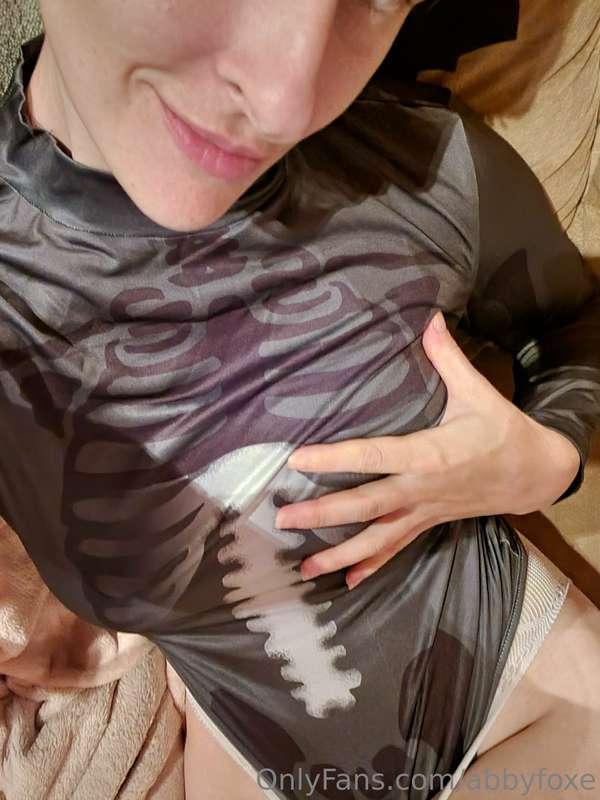 Skeleton boobs?