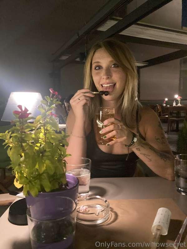 Where would you take me on a date? Let me know in DM!😘
