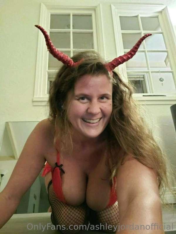 Early Halloween? 🤭🤭🤭🤭