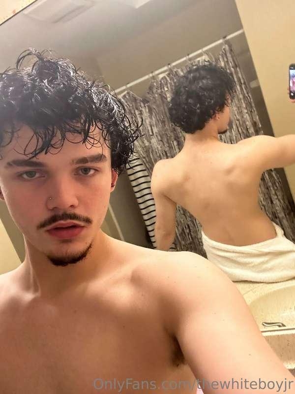 who’s horny? spam like all my posts for a surprise 🤫😈👀🍆💦