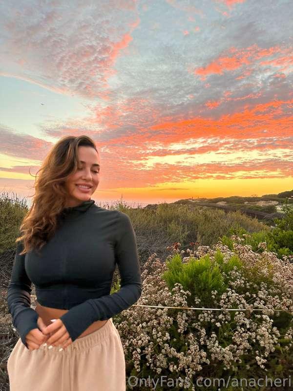 Forever chasing sunsets 🥰