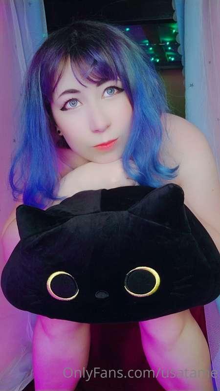 Wanna show you what's underneath this plushie :3