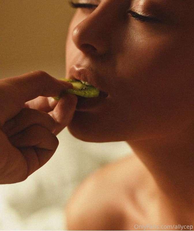 Recibe tu frutita diaria. Feliz día!