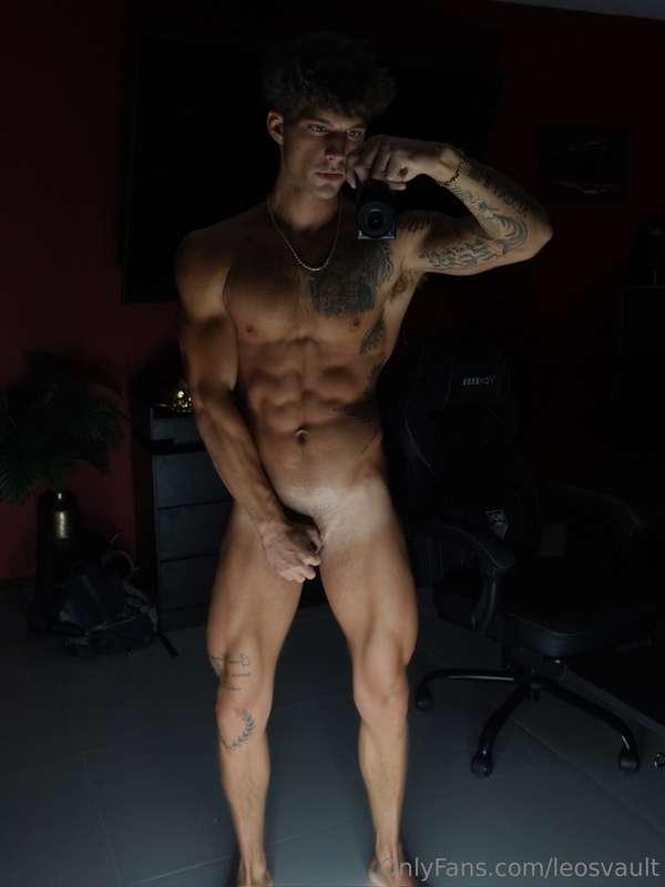 Don’t lie… you’ve been fantasizing about this ass all day.😏