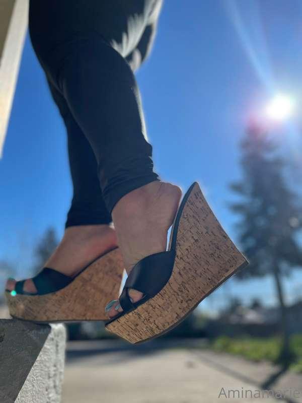 I’m posting all my feet content here too. Ig can kiss it lol