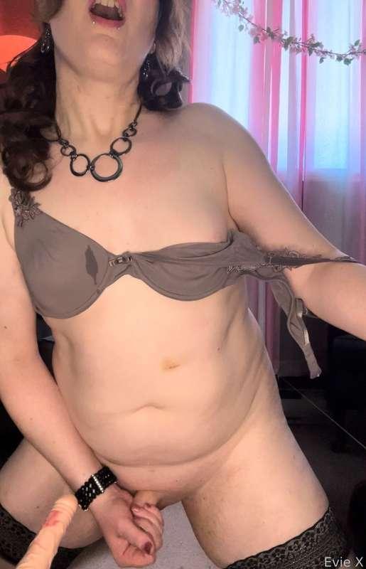 evie_x image #2