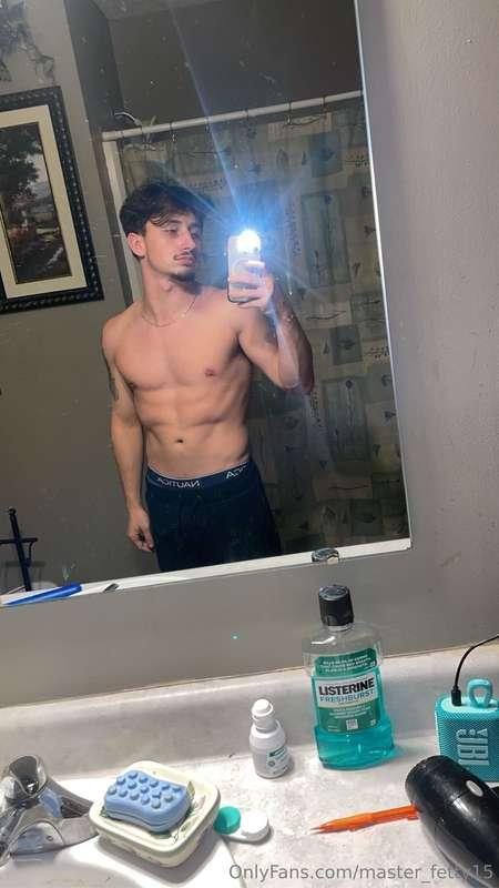 Look at those perfect abs you wish you could touch them. L😂 ..