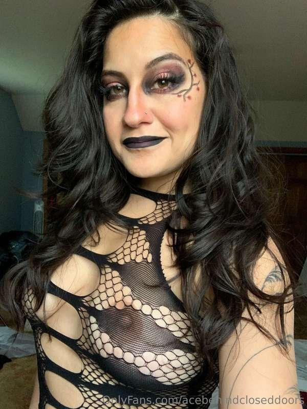 I just love fishnet, don't you?