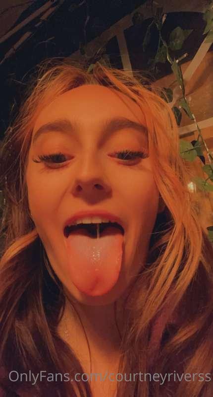 Cum here x