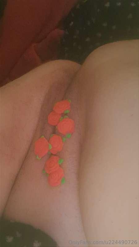 U want to eat these iced roses 🌹 off my pussy then lick and ..