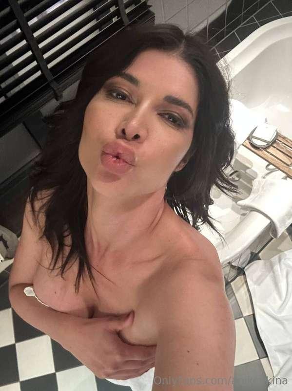 say hello to germanys seductive queen mica @micaelaschaefer ..
