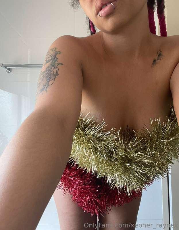 Wrap me in tinsel and make me your Christmas tree hehehe 🎄