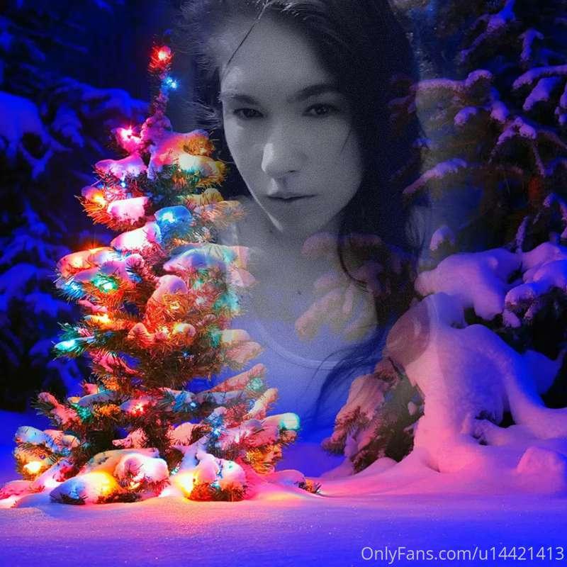 Merry Christmas Eve 🎅 🎄 ❤ My mom is flying here in the morni..