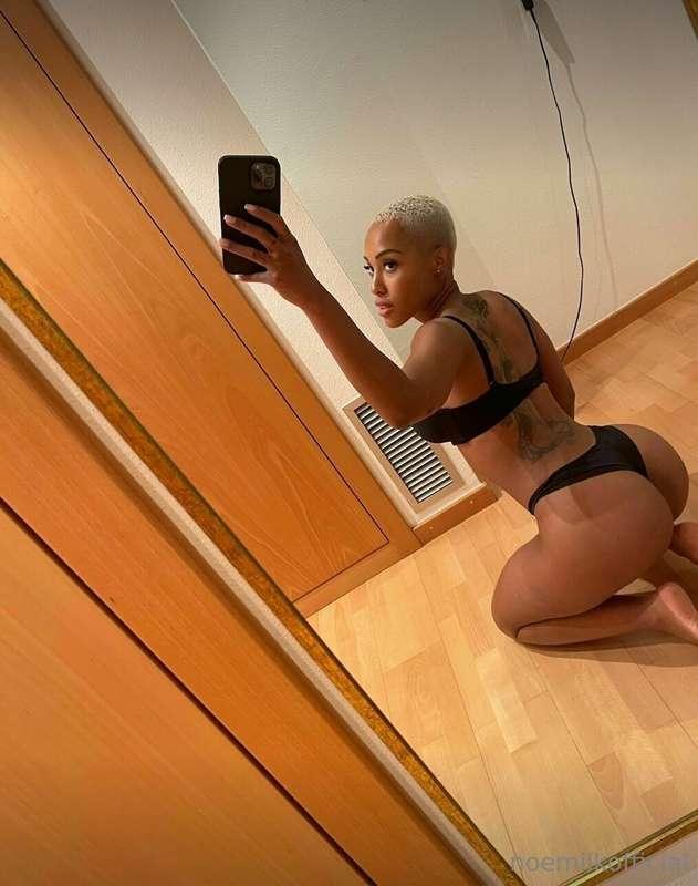 What a great ass I have in this selfie, right?  Qué buen cul..