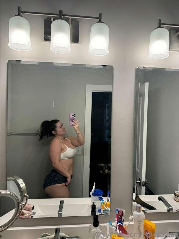 one thing about me… i look tf GOOD in the morning lmao