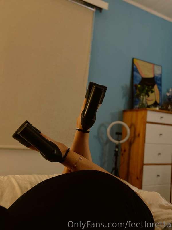 feetloretta image #0