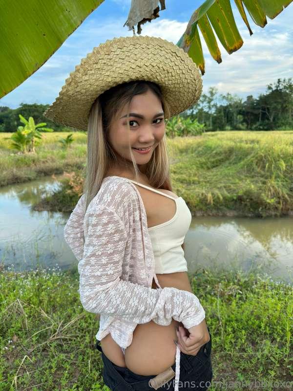 Admiring the view – both me and the scenery! 😉🏞️