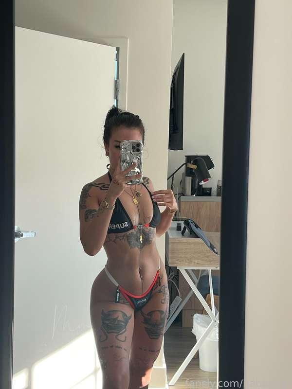 Worship this perfect tanned body 

#femdom #findom #bikini #tattoos #asiangoddess