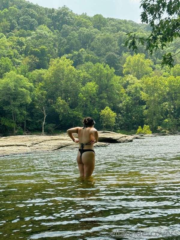 hehe we out in the woods