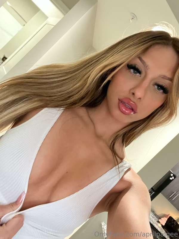 Need a new set of sexy lingerie? DM me with 👙 for access to ..