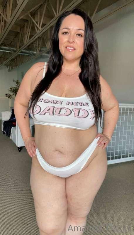Happy Fathers day to all of the hot dads out there❤️ enjoy y..
