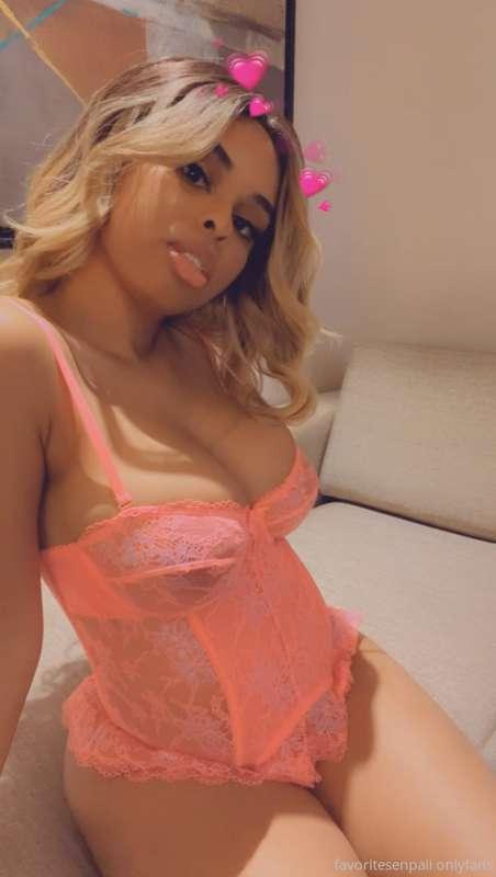 Creating HELLA content tonight, if you’ve sent me a custom r..