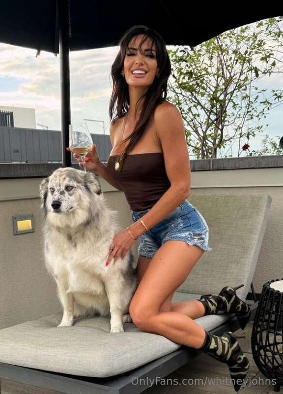 May this month bring you love, wine and puppy love 🫶🏻