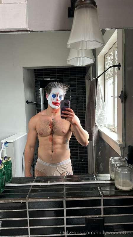 I’m currently raising funds for my indie horror film 🤡🔪🩸 don..