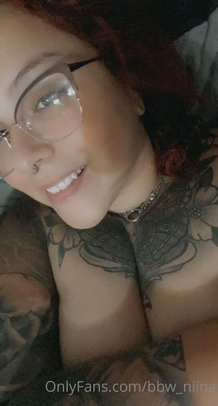 11 pics- no makeup, unedited, and fully nude. Belly guys thi..