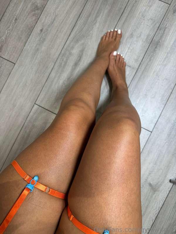Rate my legs & feet please 💋