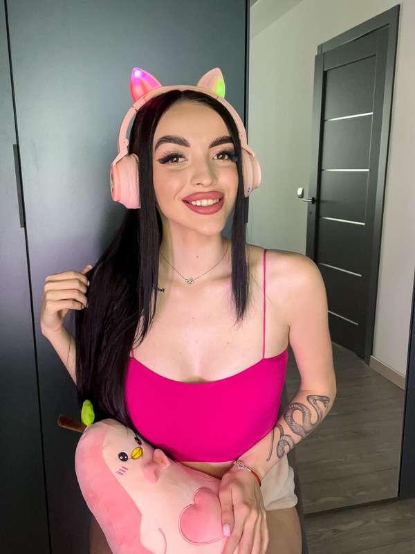 Do you think a man can lay a hand on a girl? 🥰