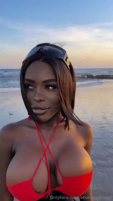 Do I give bimbo look or good girl look 👀 I don’t know I feel..