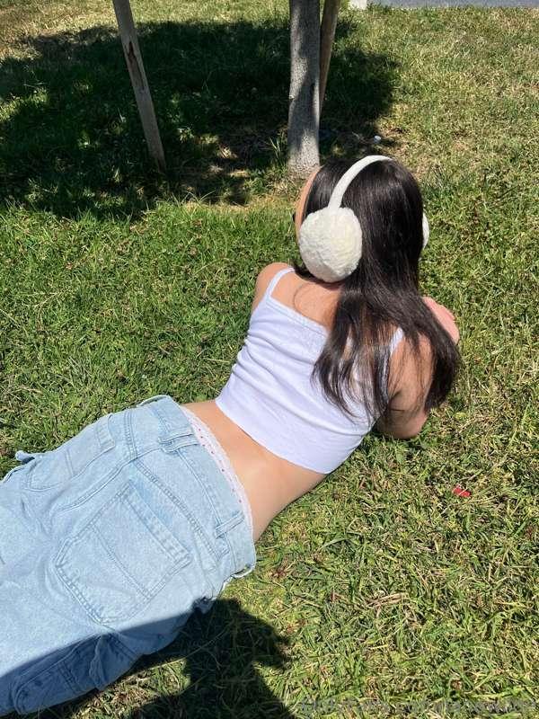 if you see me tanning like this at the park, wyd? and if you..