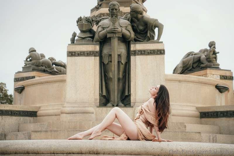This whole shoot was major goddess vibes 😌   (By Ellie Rich ..