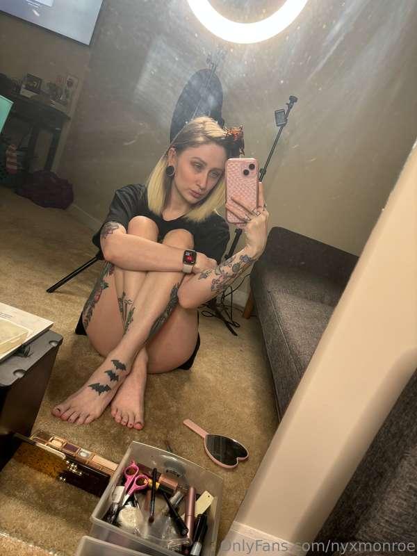 Doing my face up to make some new stuff for y’all 🥰