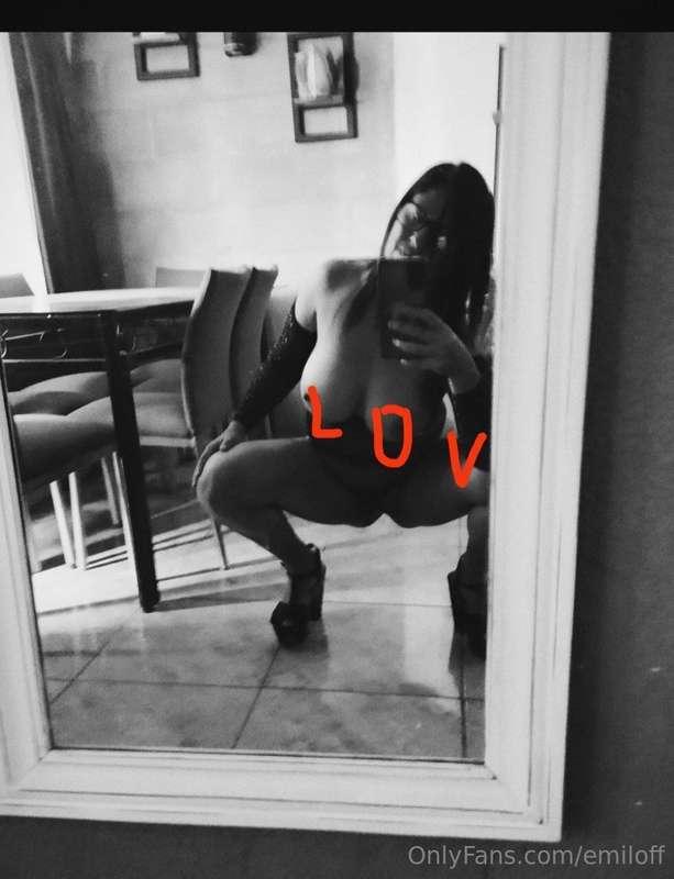 Hello love! @vanu_hot5A Latina MILF 💋Available now to play w..