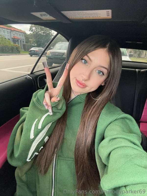 Morning glow hits different behind the wheel ☀️💋