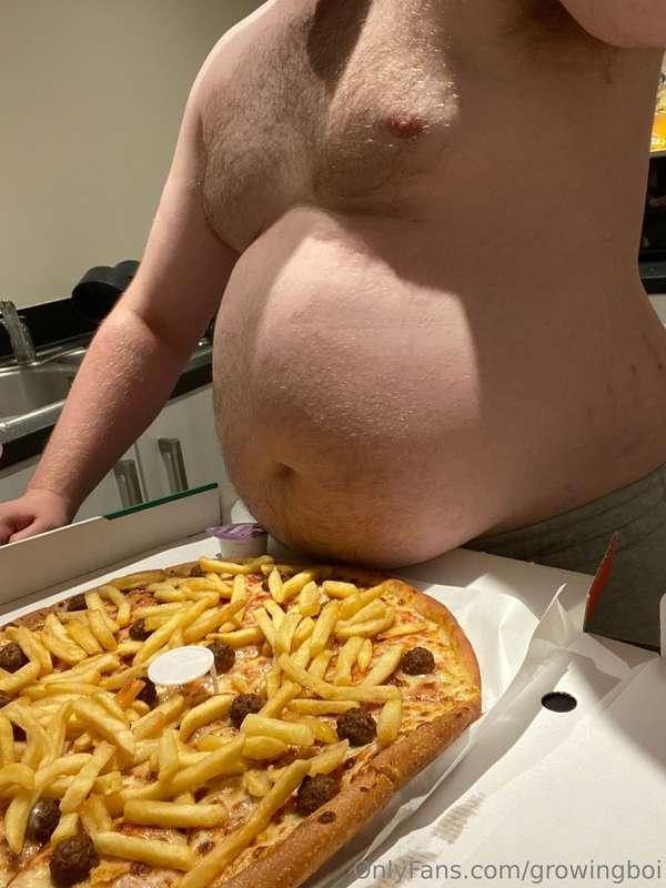 when people on the internet buy you dinner cos they wanna ma..