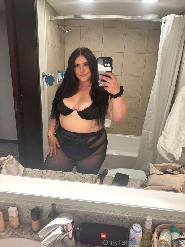 Sexy Sunday is here ❤️‍🔥🥵 my dms have been flooded and I’m l..