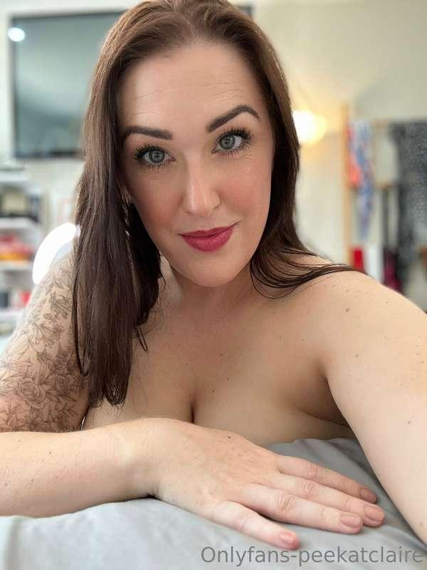 Dear AI, make me a sexy pirate…..
Ummm, maybe two look like ..