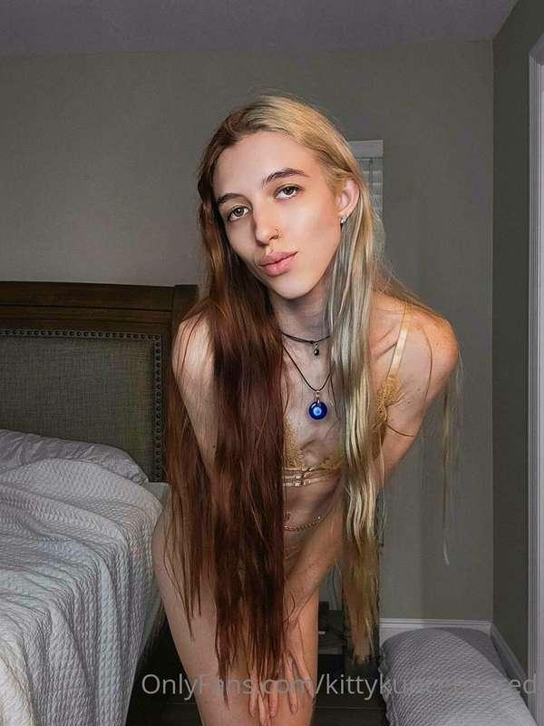 Go follow my freshly 19 year old sister 🔥😘 @ravenmoon