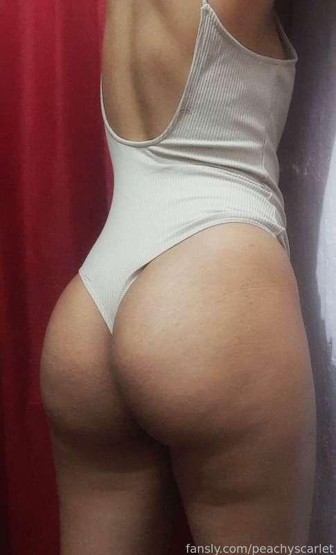 peachyscarlet image #1