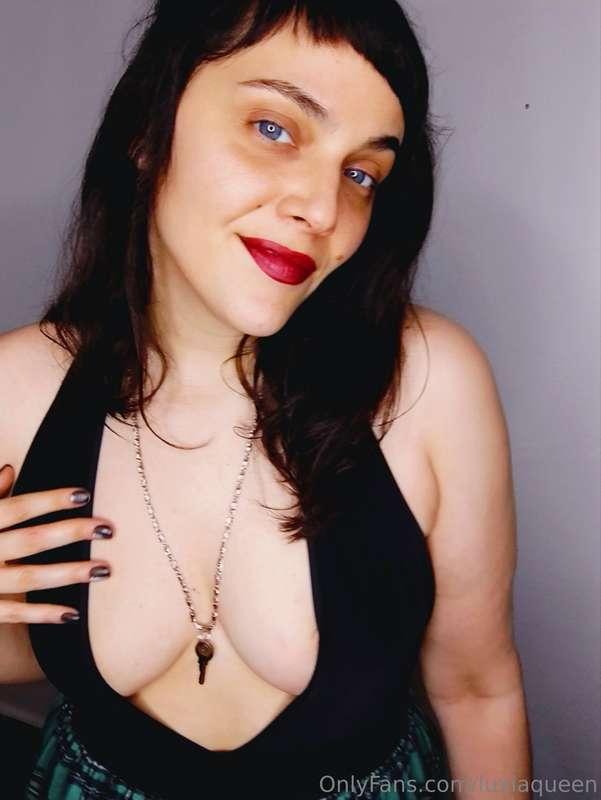 I want to control your little dickette, would you let me?👅😈