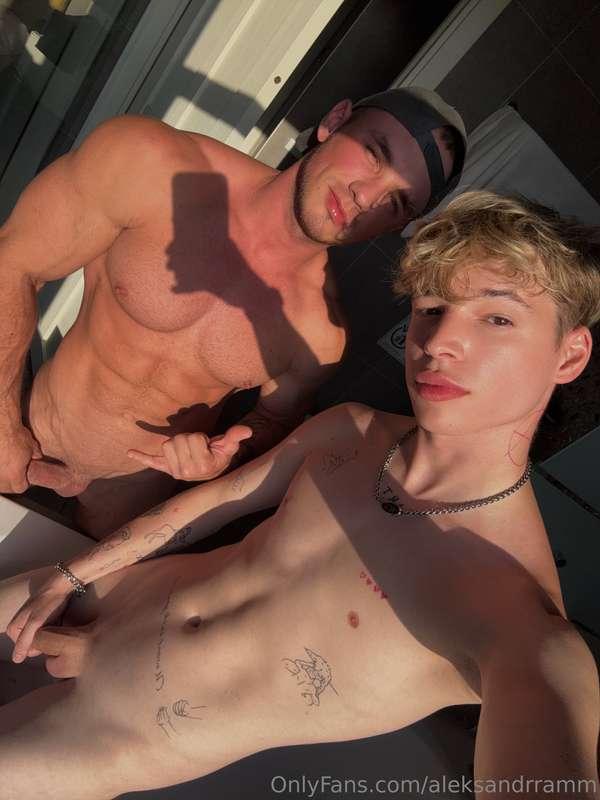 you want to try a threesome with us?🔞