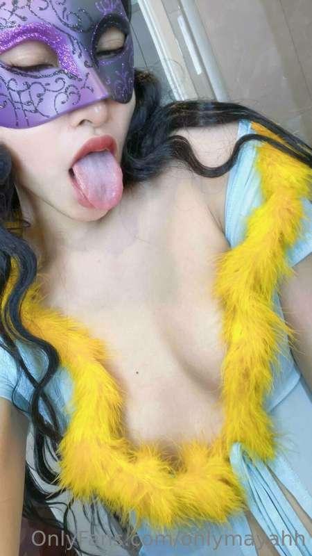 wanna see my naughty side? 👅