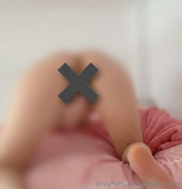 Come meet my 🐱😏Psst : There’s two pictures when you unlock i..